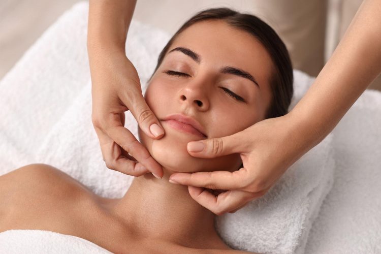 Gesichtsmassage